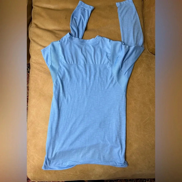 Men’s Used Nike Long Sleeve Size Medium Signs Of Wear - Picture 9 of 10